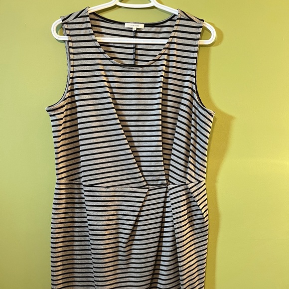 Pleione Dress. - Picture 1 of 7